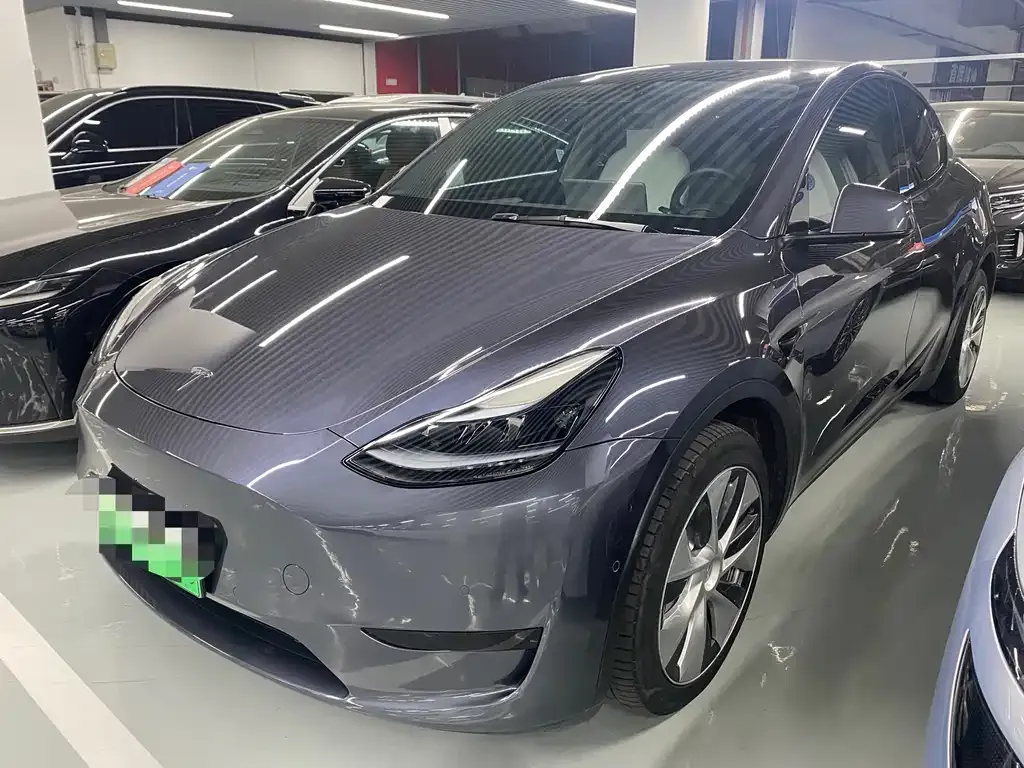 Tesla Model Y — фото 1