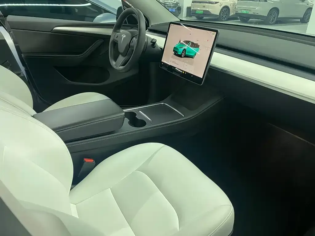 Tesla Model Y — фото 4