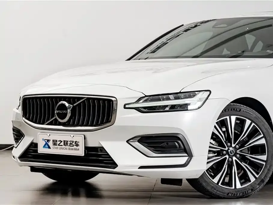 Volvo S60 — фото 10