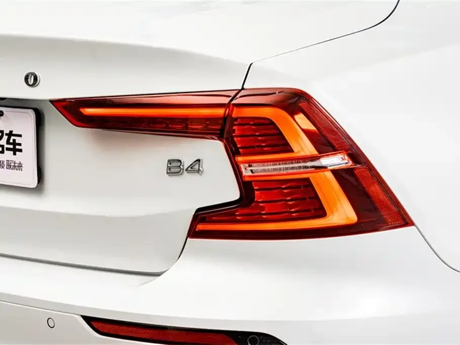 Volvo S60 — фото 4