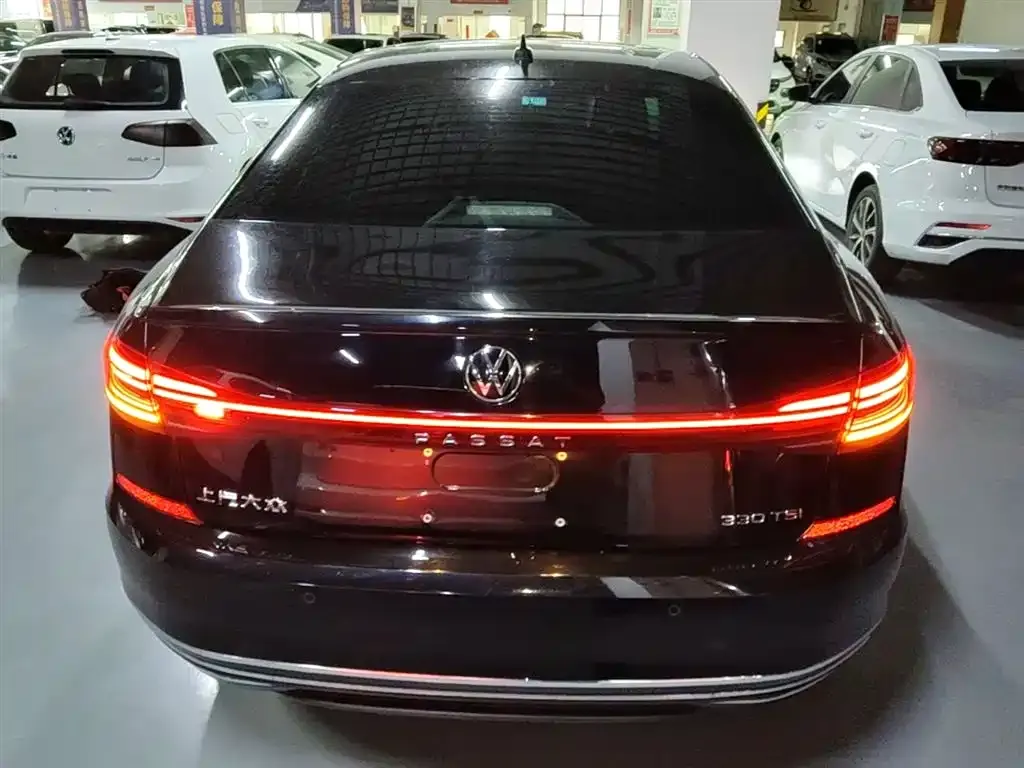 Volkswagen Passat — фото 10
