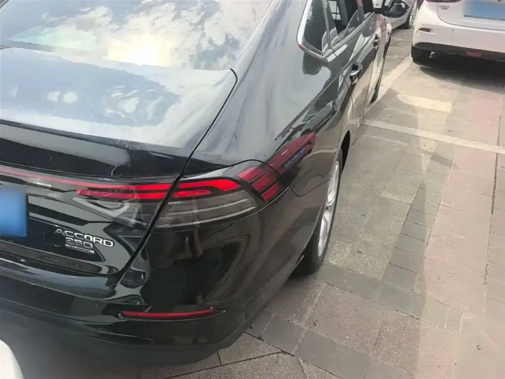 Honda Accord — фото 9