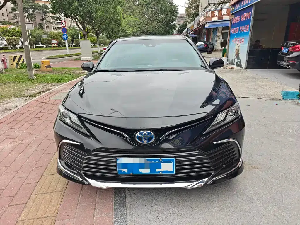 Toyota Camry — фото 6