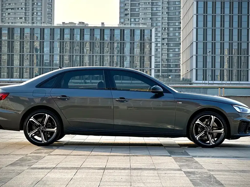 Audi A4L — фото 8