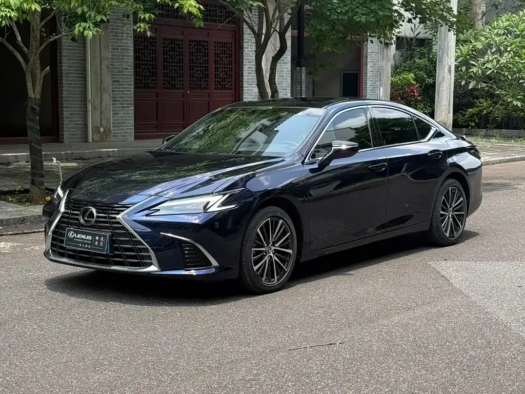 Lexus ES — фото 1