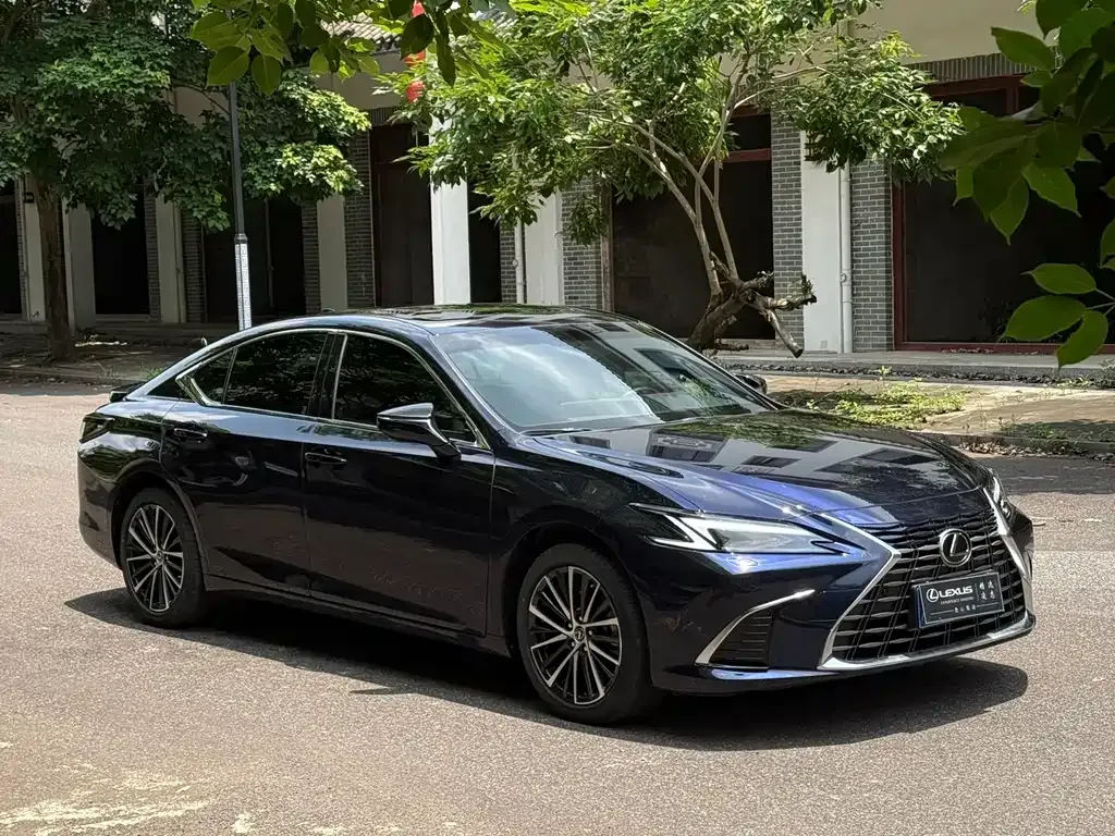 Lexus ES — фото 7