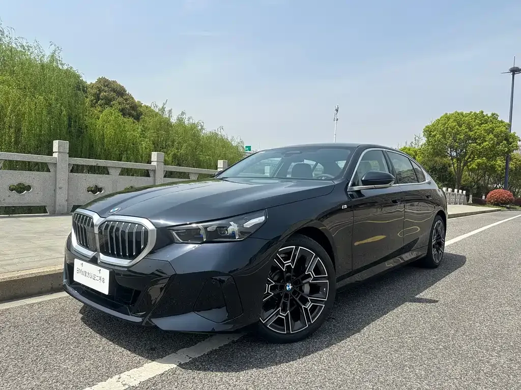 BMW 5 Series — фото 1