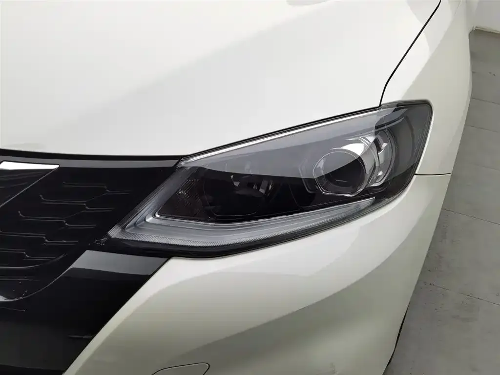 Nissan Tiida 2024 из CN, фото 4