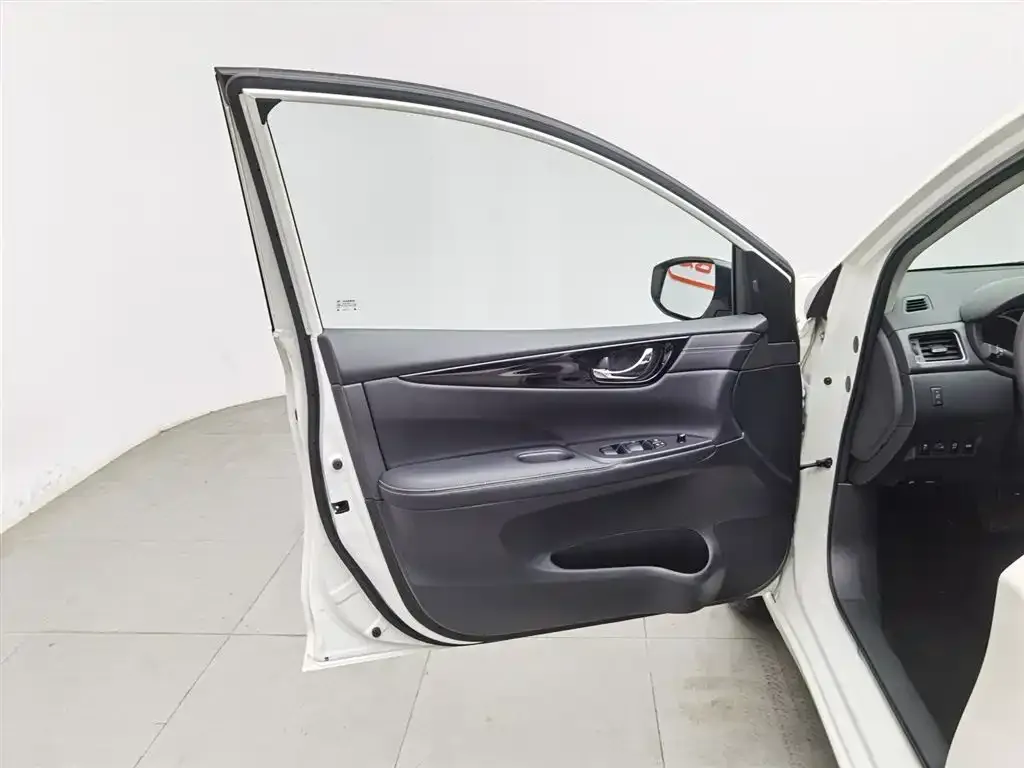 Nissan Tiida 2024 из CN, фото 2