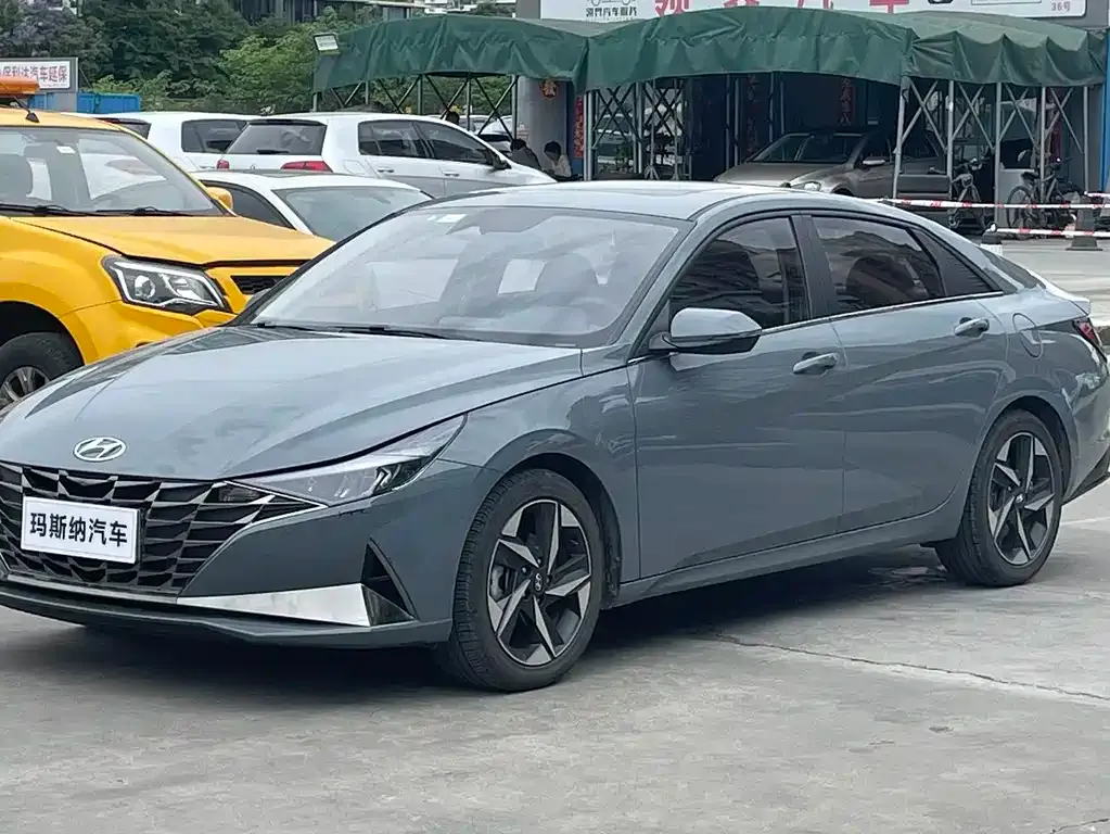 Hyundai Elantra — фото 1