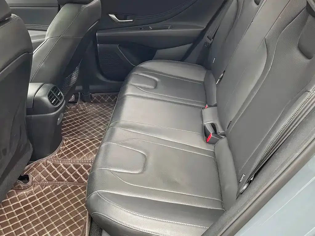 Hyundai Elantra — фото 10