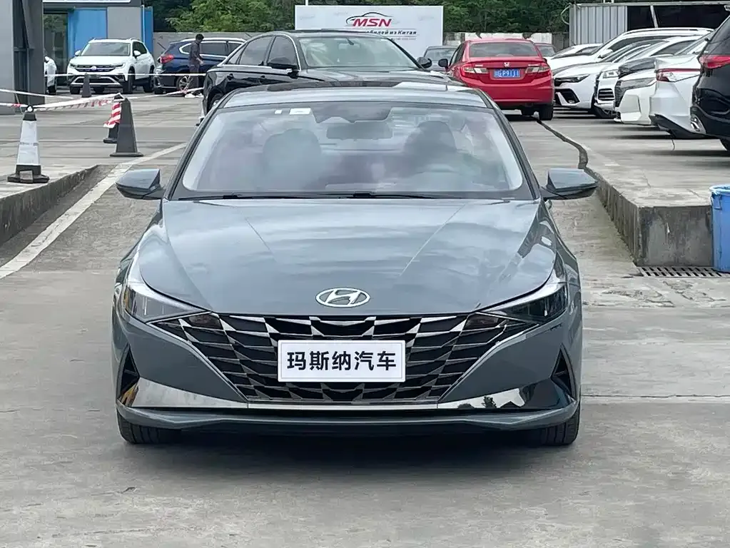 Hyundai Elantra — фото 8