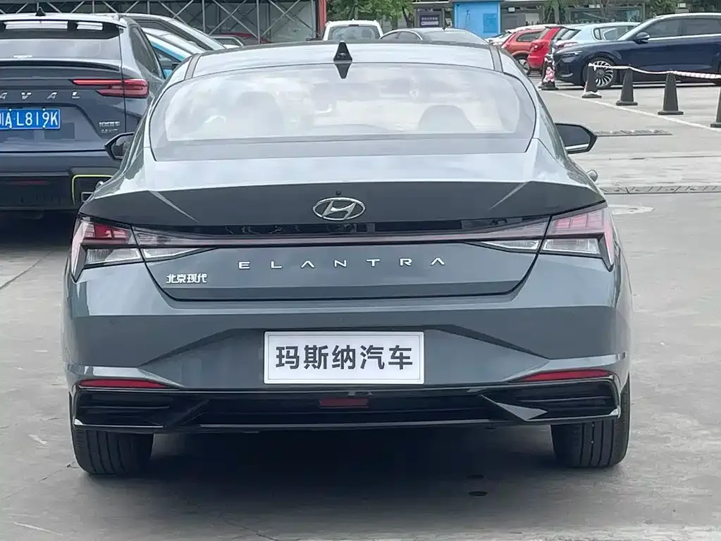 Hyundai Elantra — фото 3