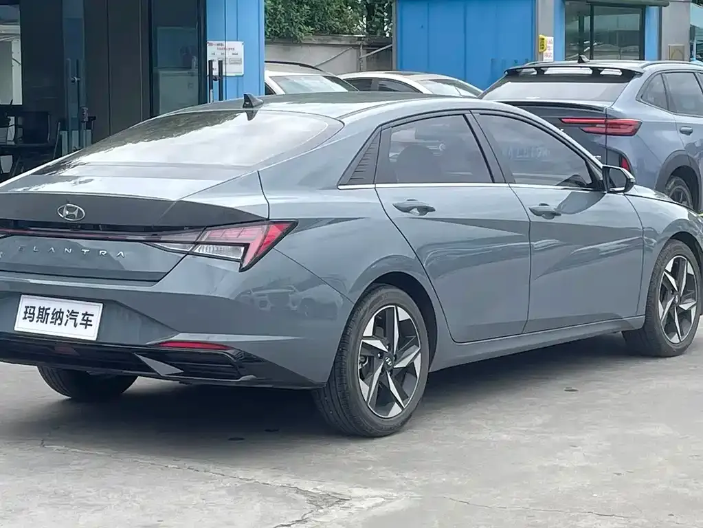 Hyundai Elantra — фото 4