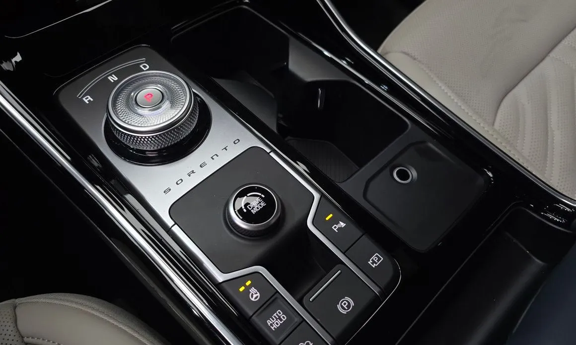 Kia Sorento — фото 5