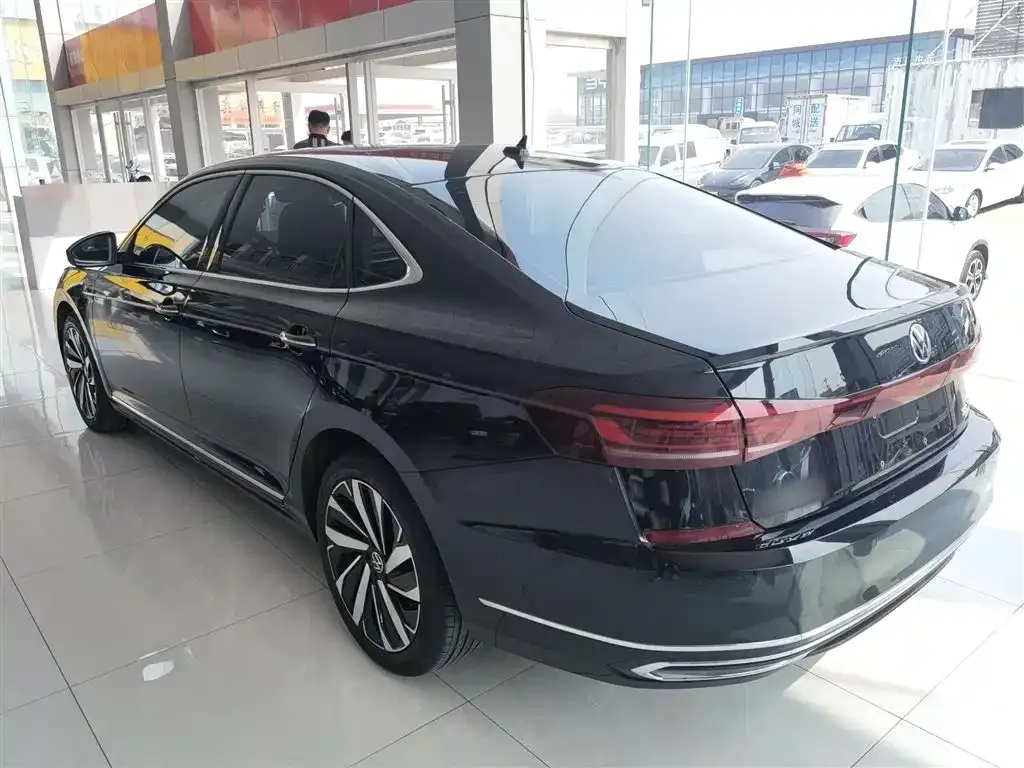 Volkswagen Passat — фото 10