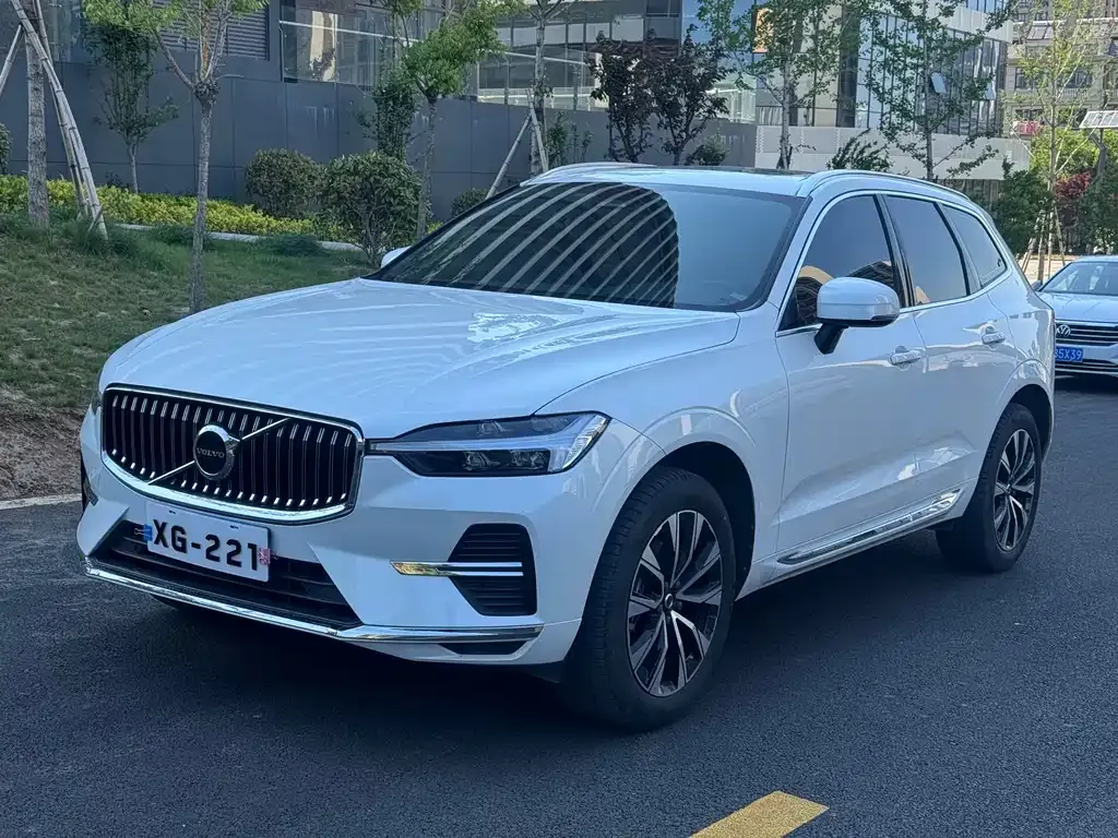 Volvo XC60 — фото 1