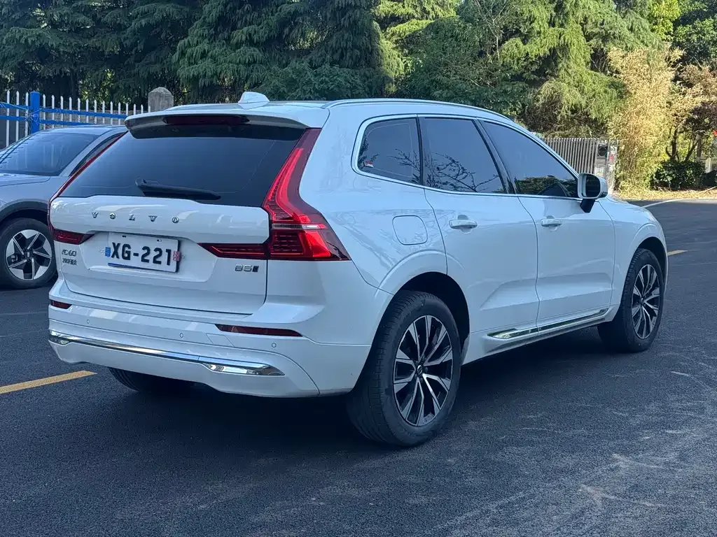 Volvo XC60 — фото 7