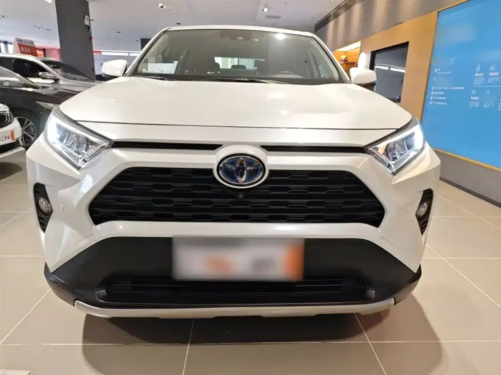 Toyota RAV4 — фото 2