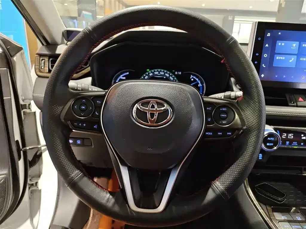 Toyota RAV4 — фото 10