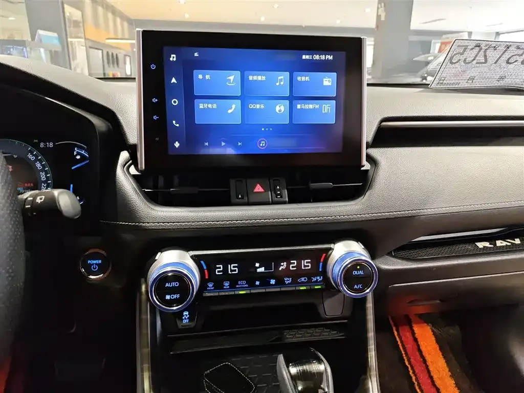 Toyota RAV4 — фото 7