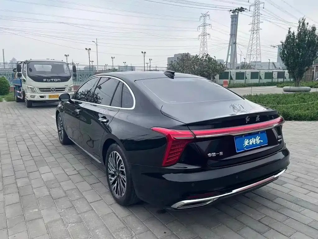 Hongqi H5 — фото 4