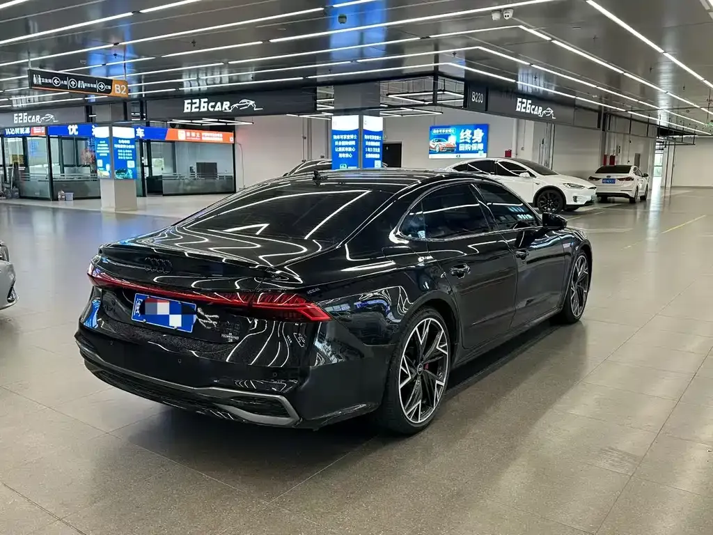 Audi A7L — фото 6