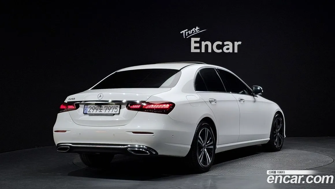 Mercedes-Benz E-Class — фото 3