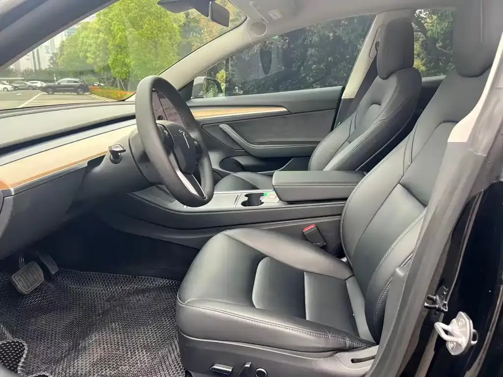Tesla Model 3 — фото 9