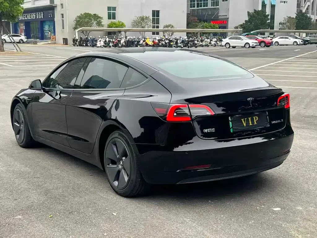 Tesla Model 3 — фото 3