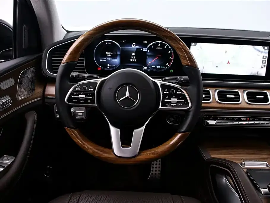 Mercedes-Benz GLS — фото 6