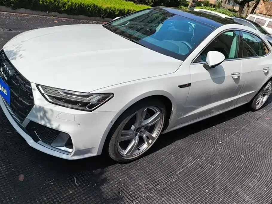 Audi A7L — фото 1