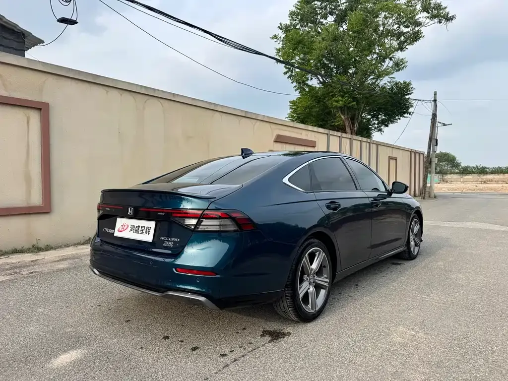 Honda Accord — фото 10