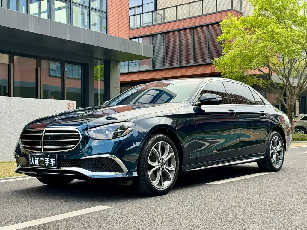 Mercedes-Benz E-Class — фото 1