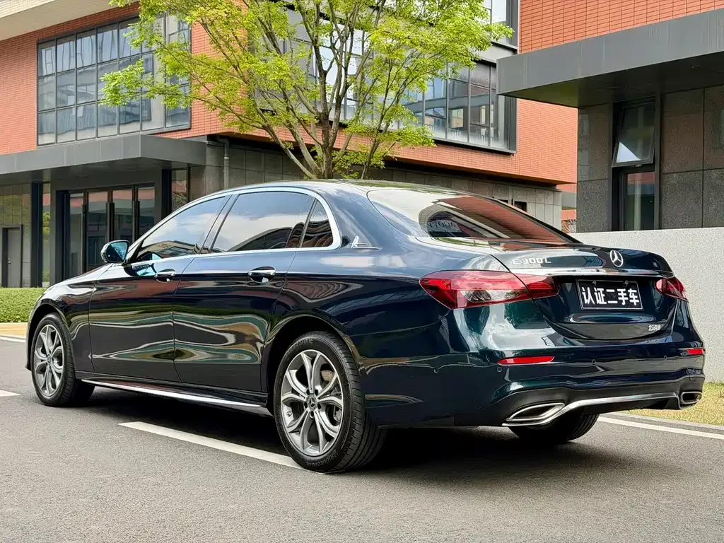 Mercedes-Benz E-Class — фото 8