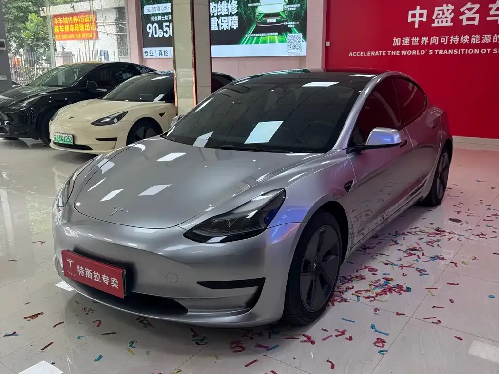 Tesla Model 3 — фото 1