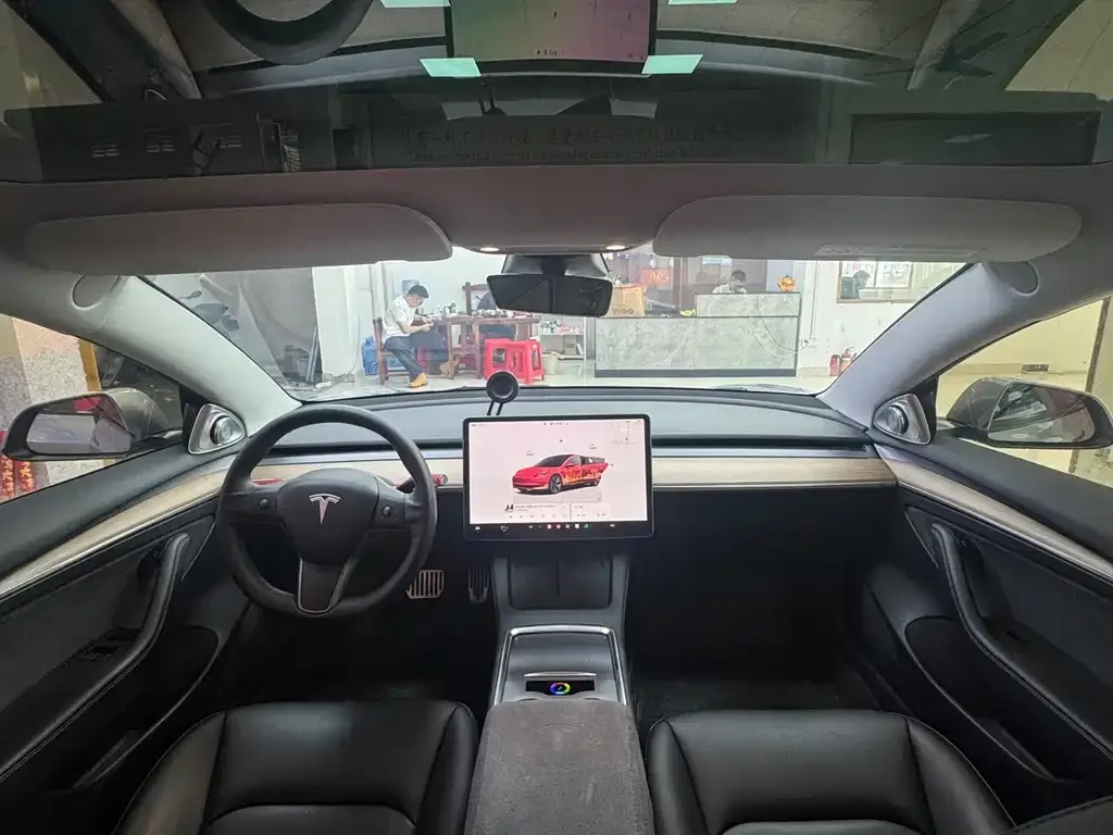 Tesla Model 3 — фото 9