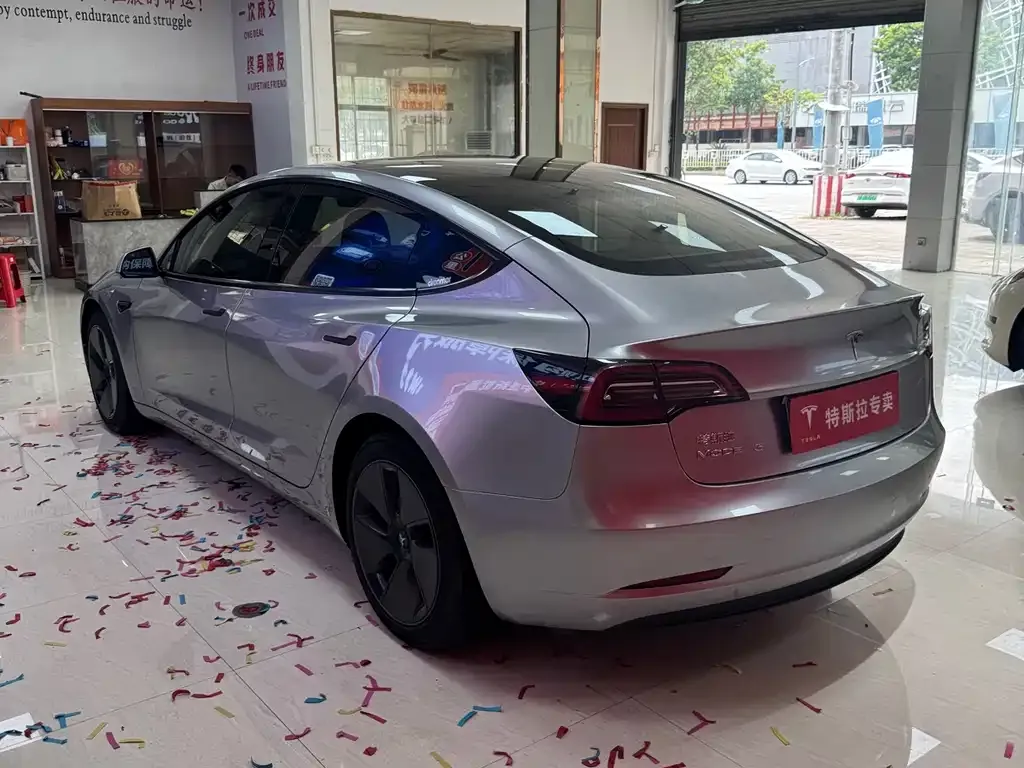 Tesla Model 3 — фото 4
