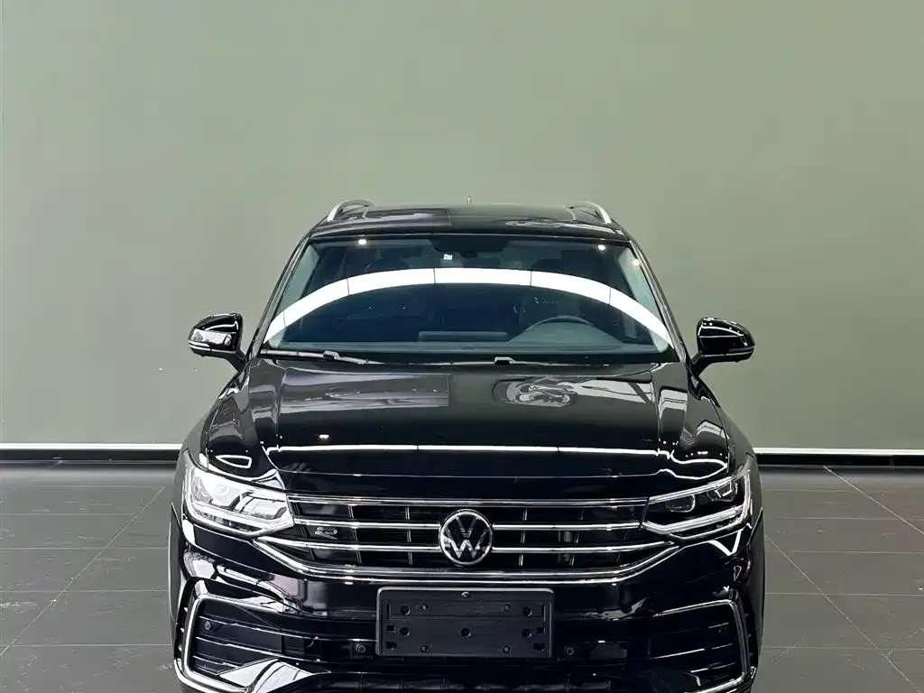 Volkswagen Tiguan L — фото 6