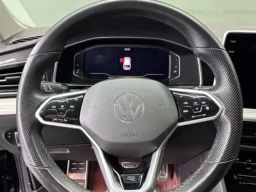 Volkswagen Tiguan L — фото 10
