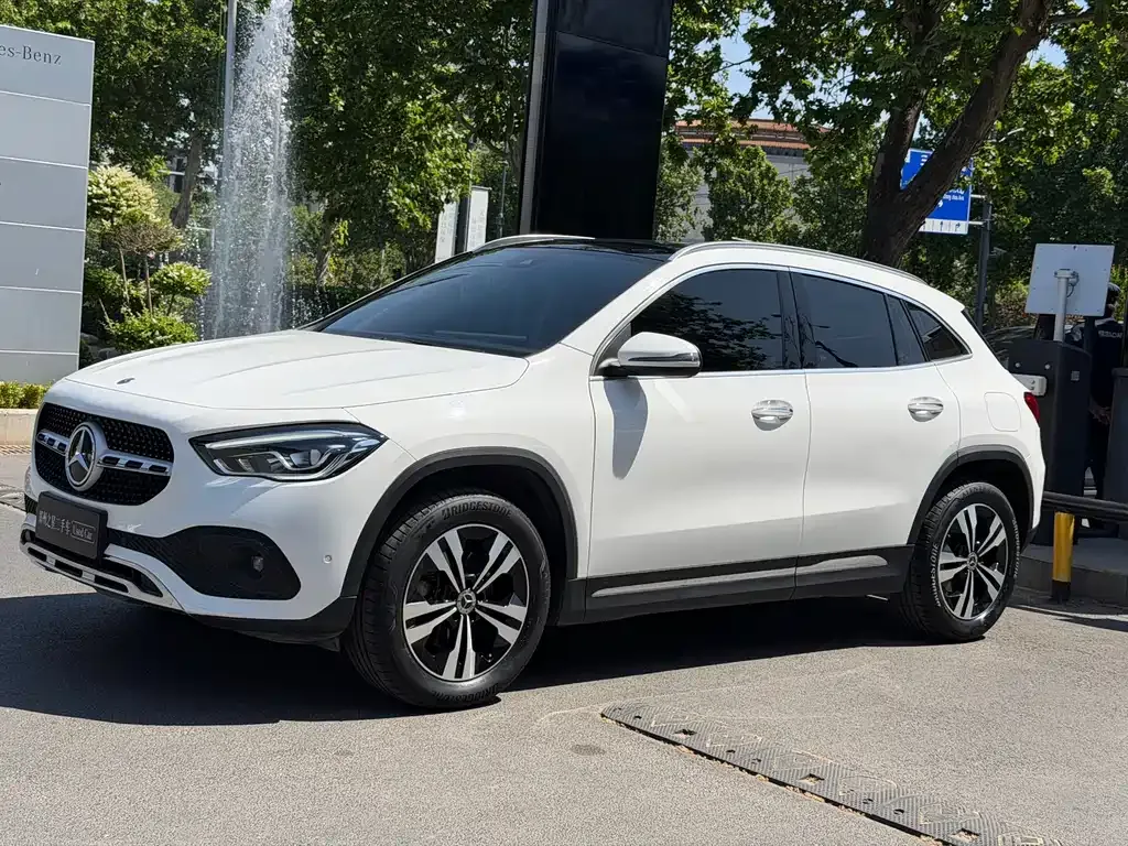 Mercedes-Benz GLA — фото 1