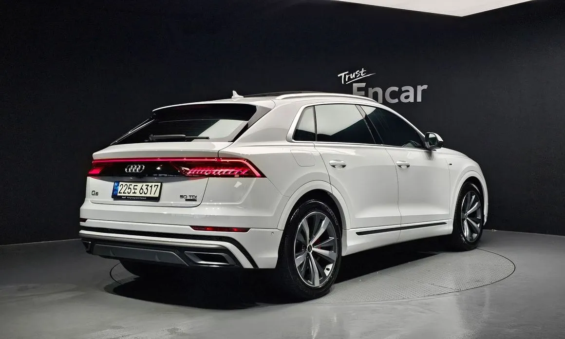 Audi Q8 — фото 7