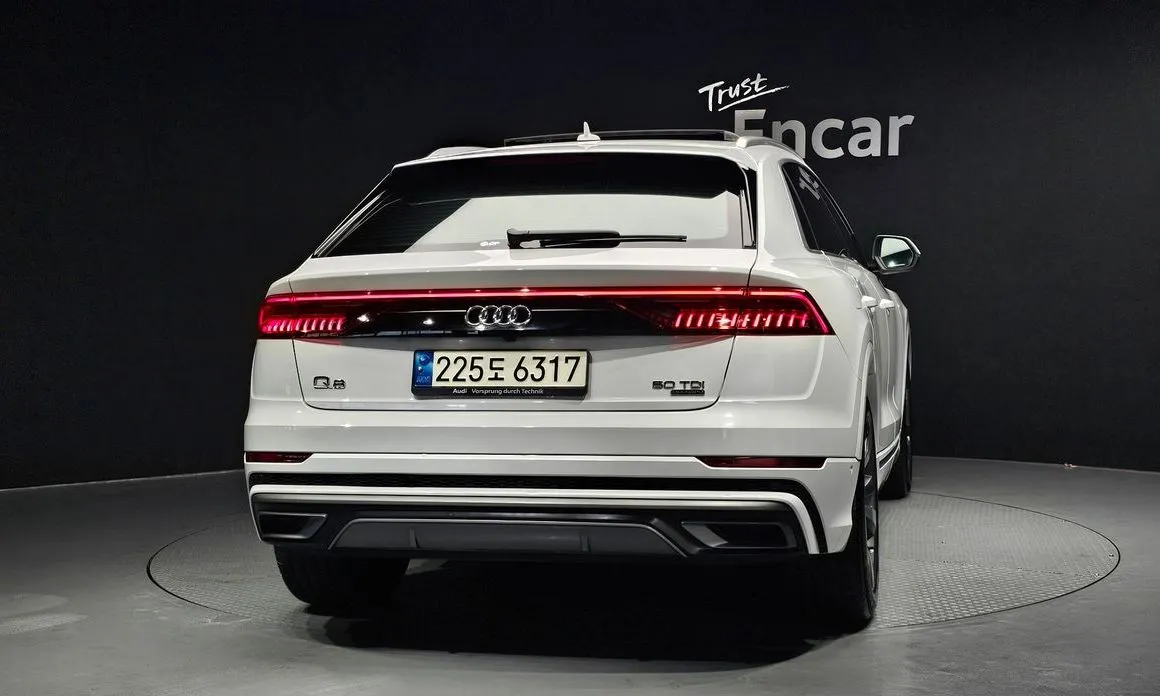 Audi Q8 — фото 8