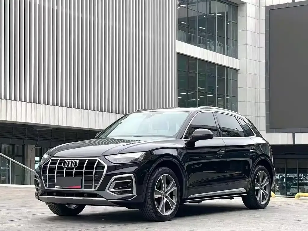 Audi Q5L — фото 1