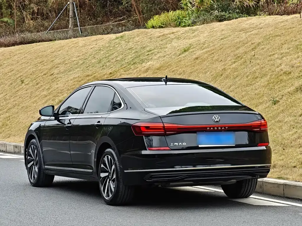 Volkswagen Passat — фото 8