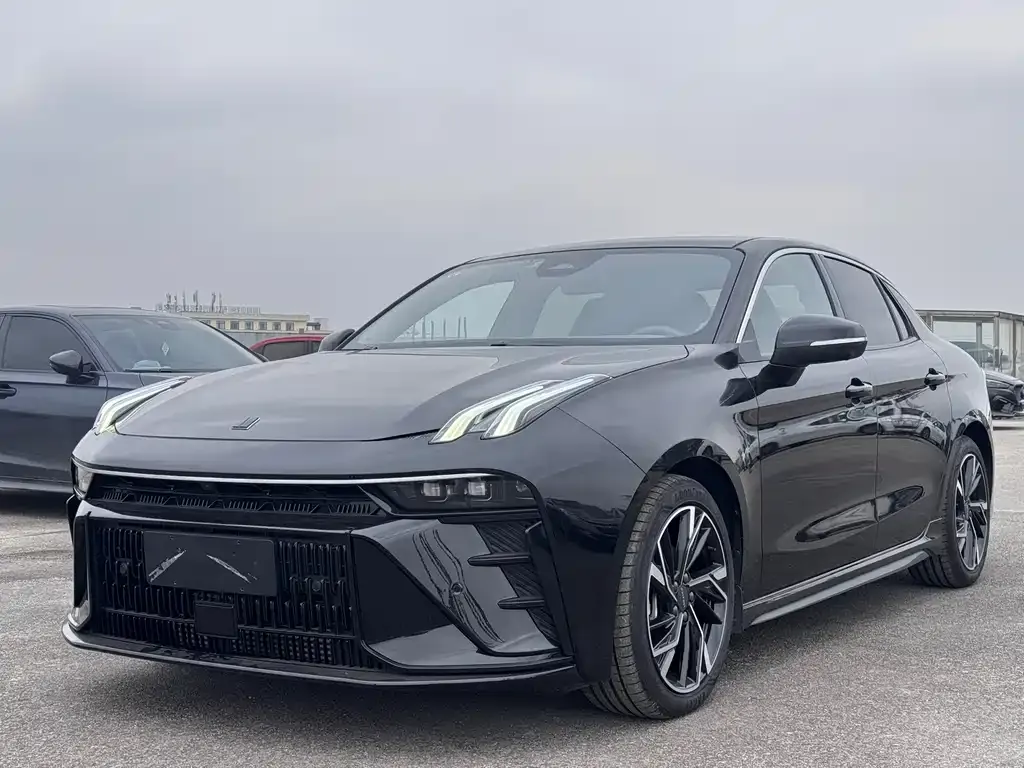Lynk & Co 03