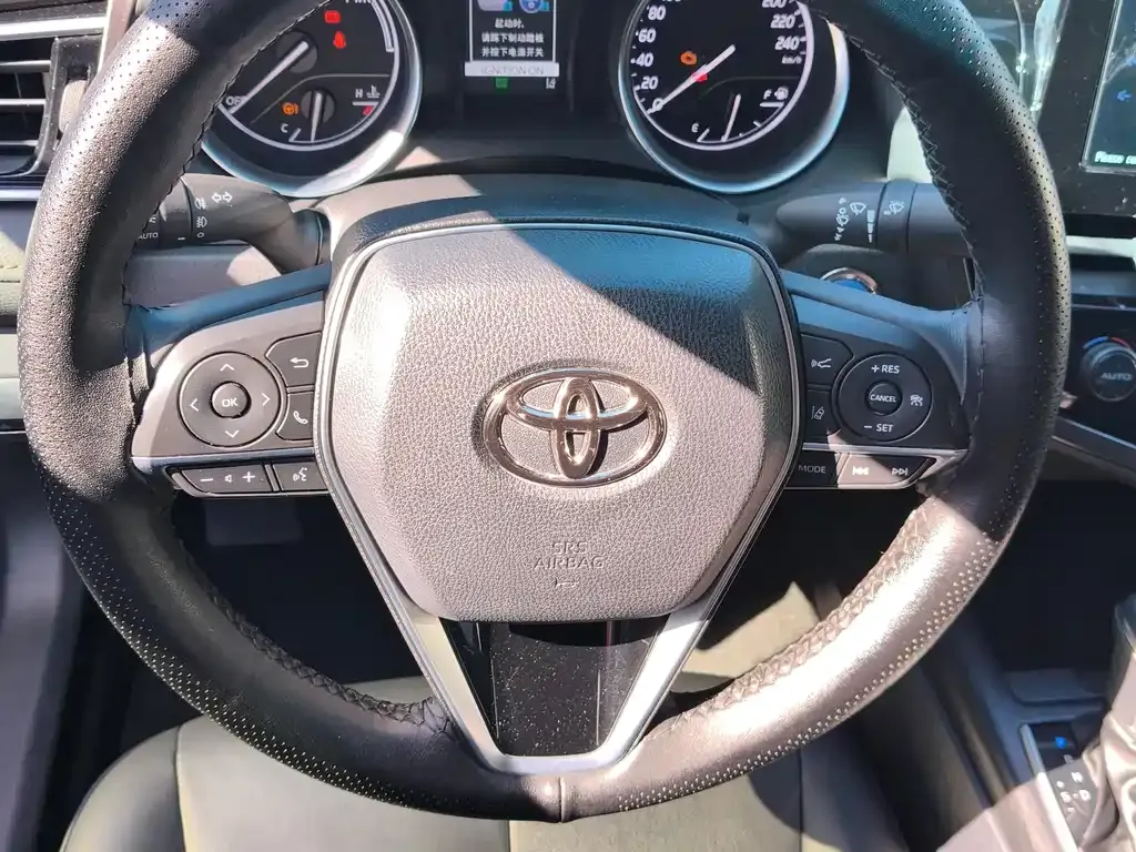 Toyota Camry — фото 6