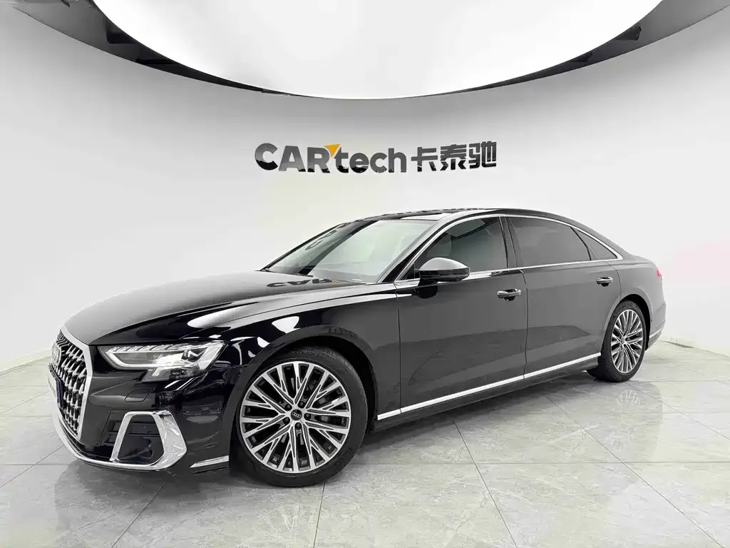 Audi A8 — фото 1