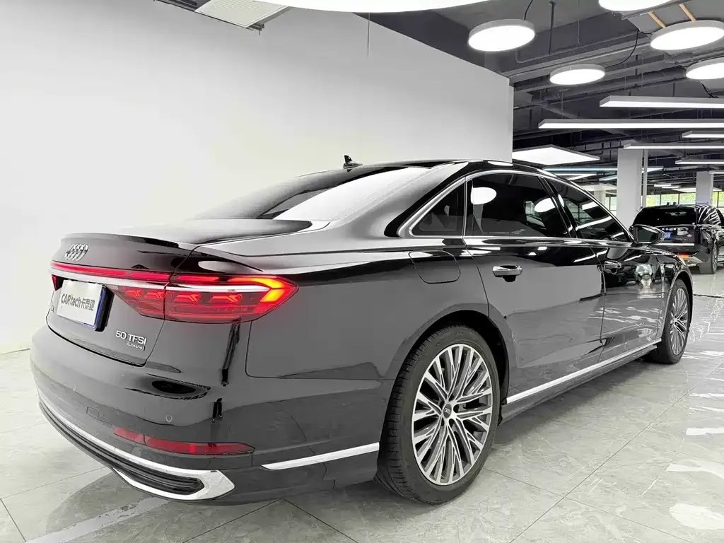 Audi A8 — фото 7