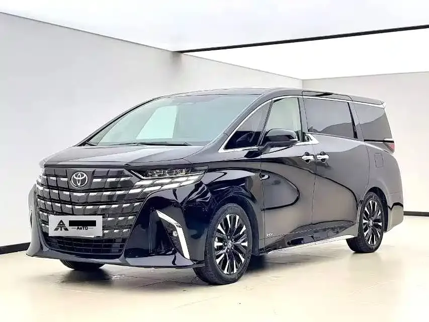 Toyota Alphard — фото 1